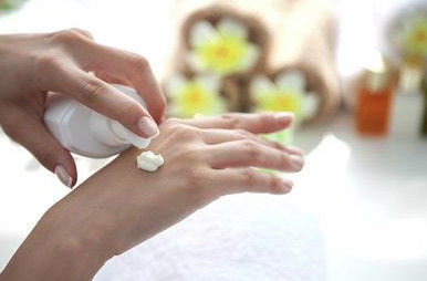 ویژگی های جذب UVB اتیل هکسیل متوکسی سینامات با خلوص بالا و خاصیت ضد آب خوب