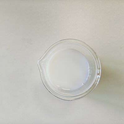استیرین / آمولسیون آکریلیک مبتنی بر آب لوشن سفید شیری و اصلاح کننده کرم با اثر مرطوب کننده / روشن کننده