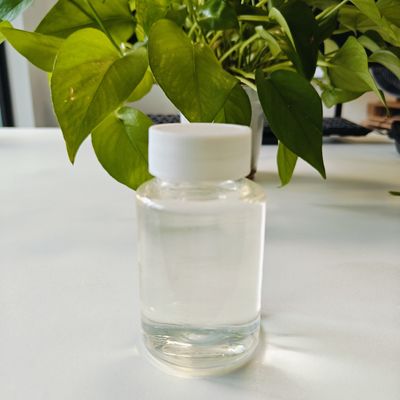 PEG-6 Caprylic / Capric Makeup Remover Emulsifier قابلیت تمیز کردن و امولس کردن خوبی دارد مایع زرد