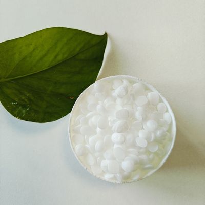 PEG-100 استیارات و گلیسریل استیارات 9004-99-3&amp;123-94-4 Surfactant Emulsifier White To Yellowish Granules برای لوازم آرایشی